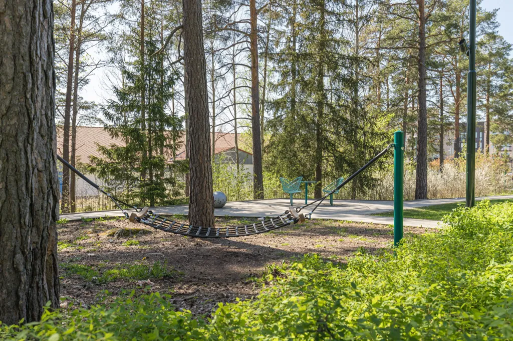 Jardin - Renovated Apartment with Balcony in Stenrösvägen