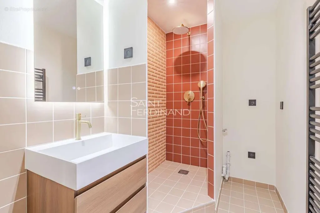 Vannitoad - Refurbished 2-Bed Flat with Balcony in Paris 15