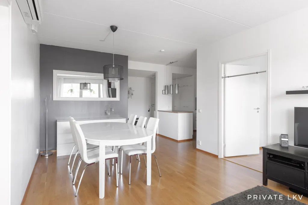 Salle à manger - 3-Bedroom Apartment with Balcony in Espoo Tuomarila