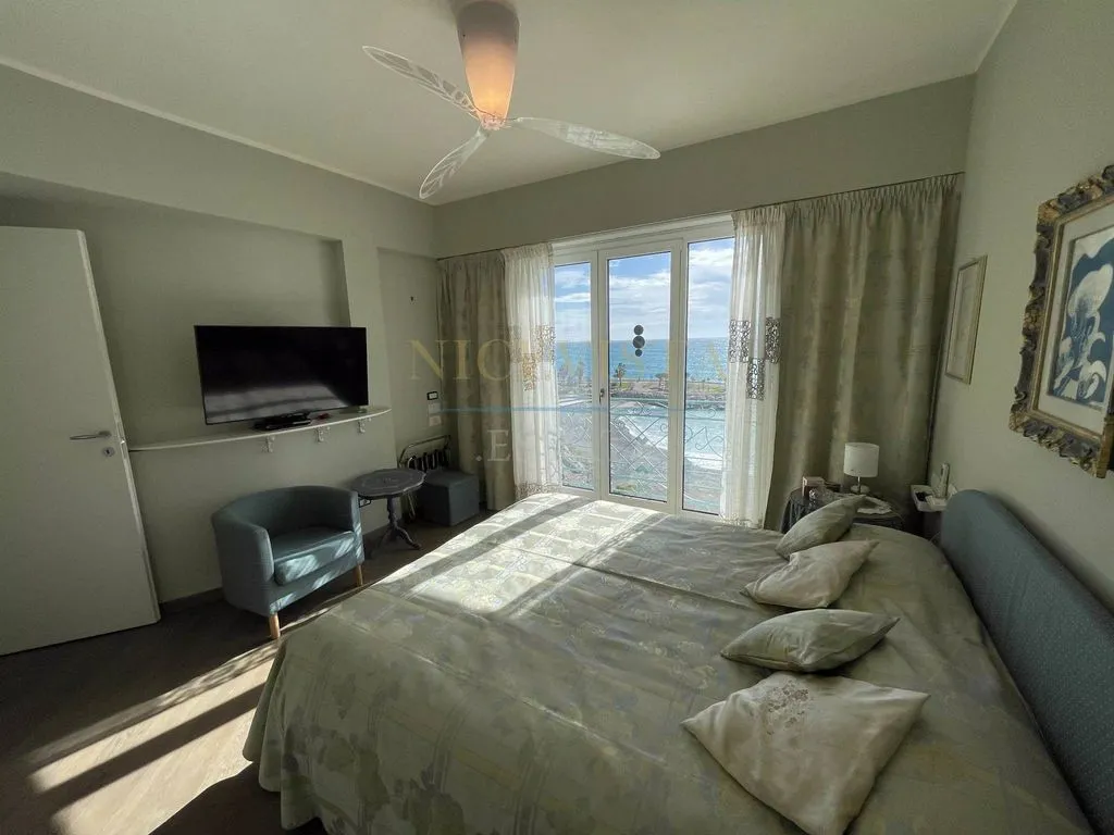 Chambres - Appartement de Luxe avec Terrasse Panoramique à Menton