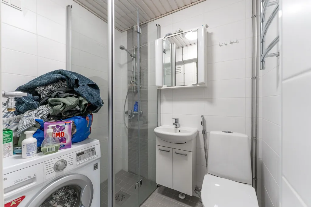 Bathrooms - Apartment with Balcony in Vallila