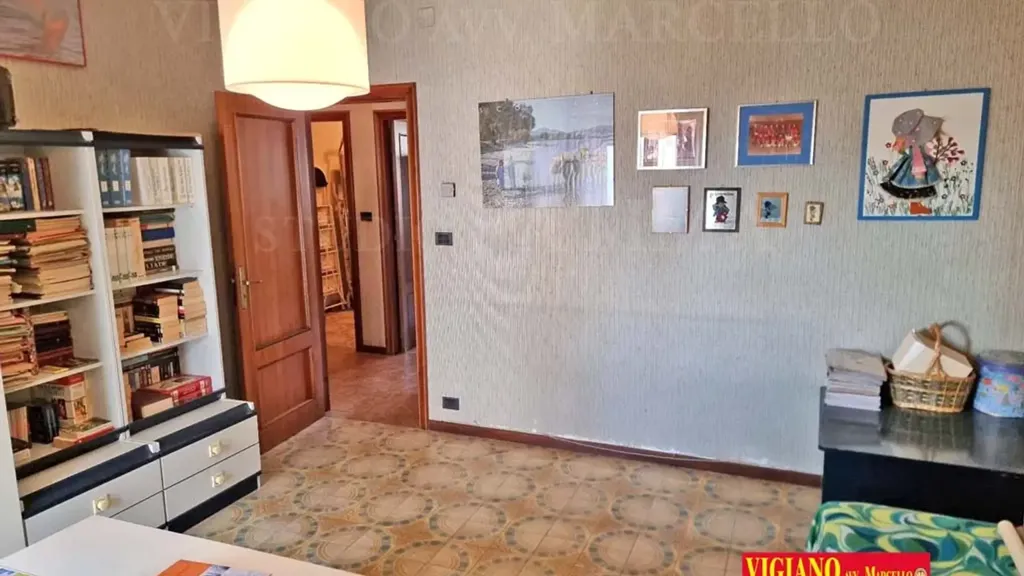 Bureau - Apartment with Triple Exposure in Foggia