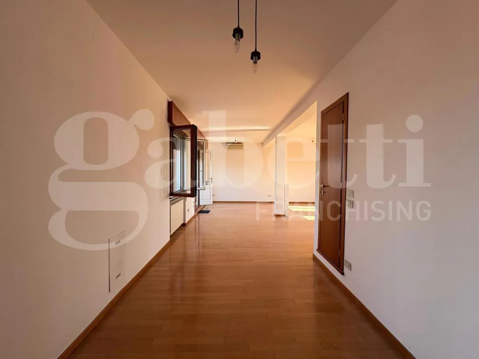 Esik - Apartment with City View in Cremona