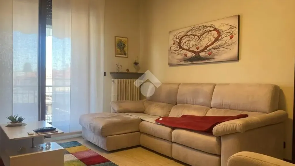 Elutuba - Bifamily Villa Portion with Balcony in Parabiago