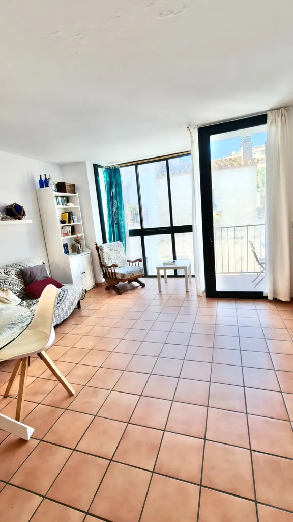 Elutuba - Modern Flat with Sea View in L'Escala