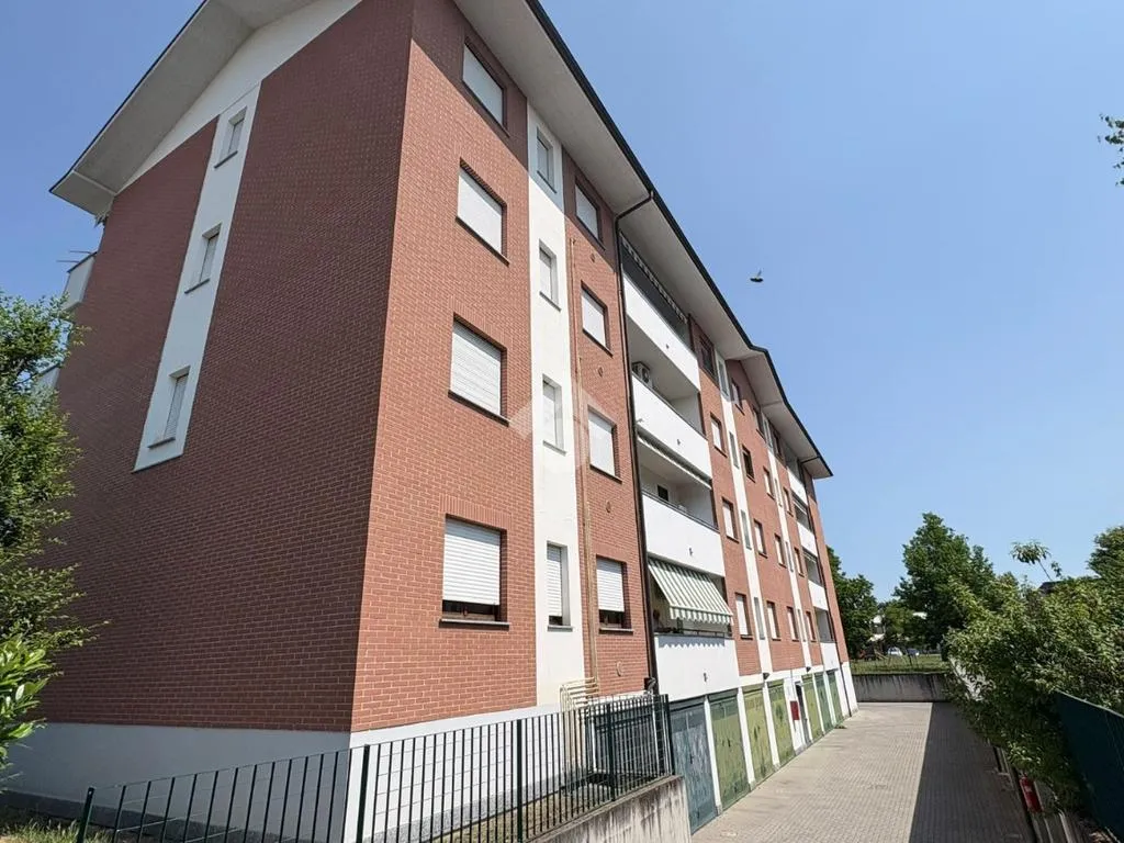 Esterno - Appartamento con balcone in zona tranquilla a Gallarate