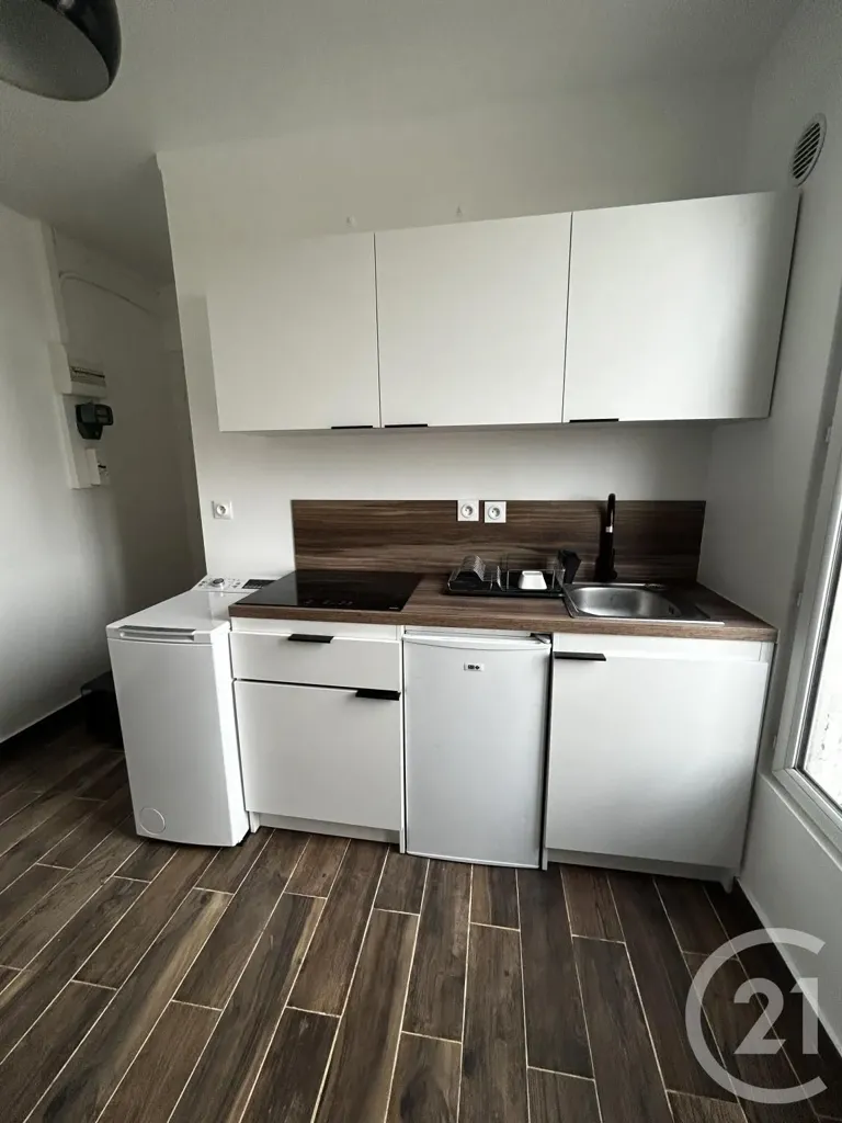 Kitchen - Meubled Studio with Metro Access in Aubervilliers