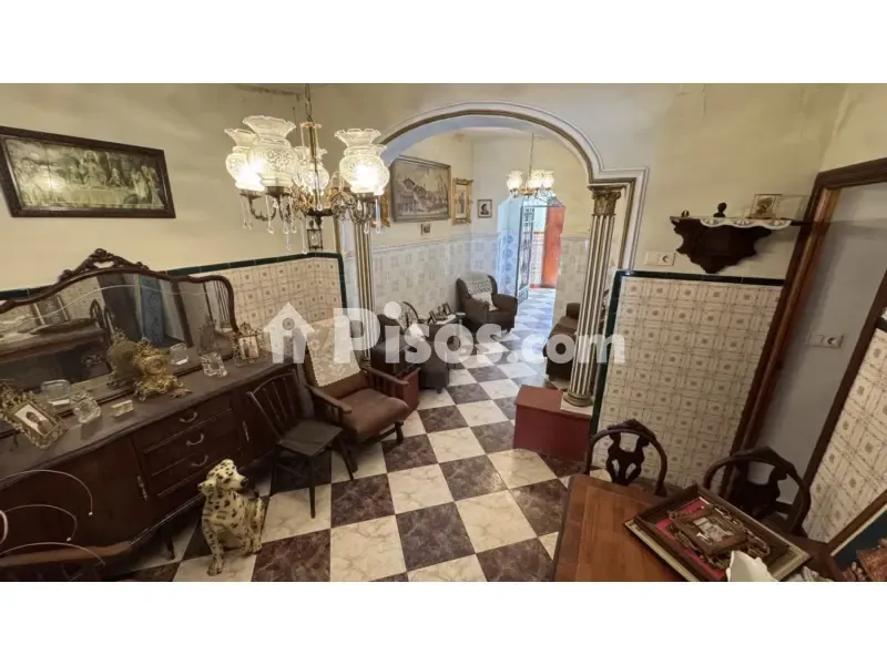 Esik - Single-Storey House with Garden in Brenes