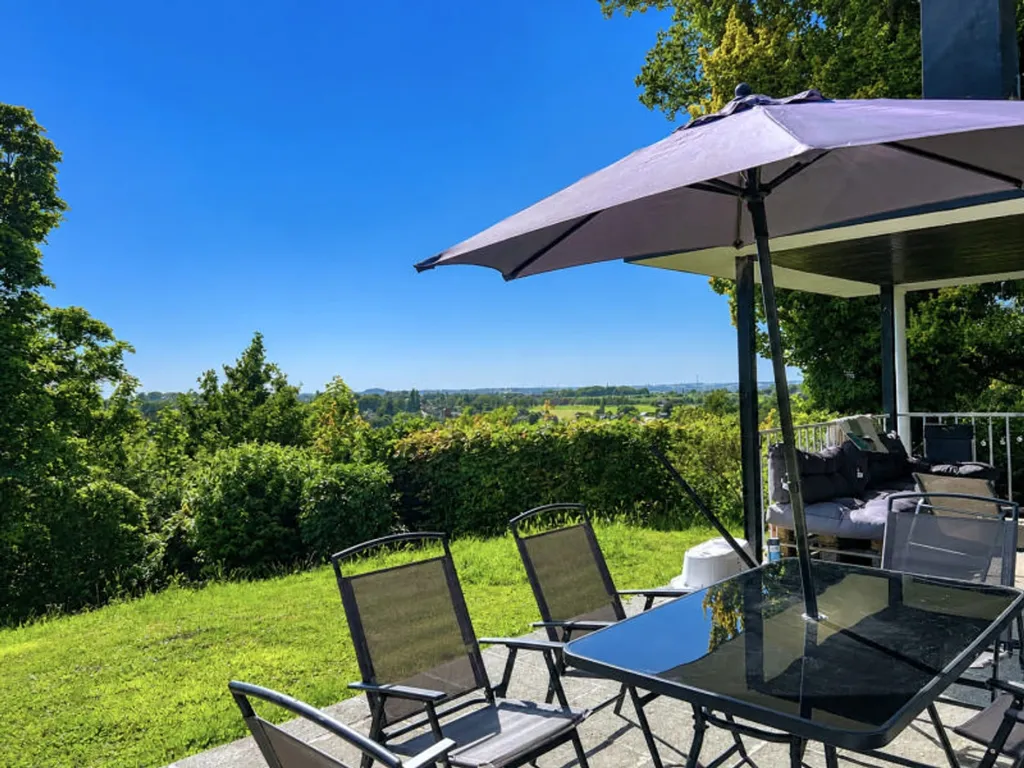 Terrass - Spacious Ground Floor Apartment with Terrace in Blegny