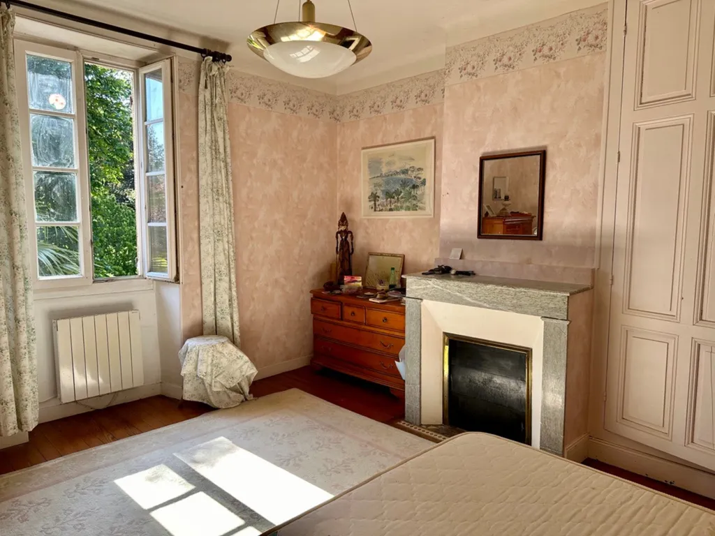 Chambres - Maison de 8 Chambres avec Jardin et Vue à Rénover
