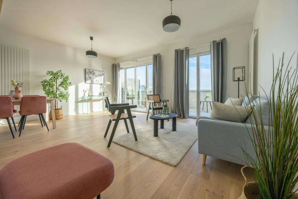 Séjour - Triplex Récent avec Rooftop à Paris