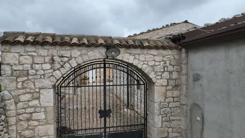 Garden - Historic Stone Villa with Garden in Modica