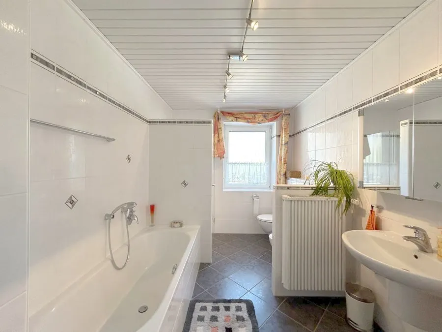 Salles de bain - Maison 8 pièces à Lorscheid
