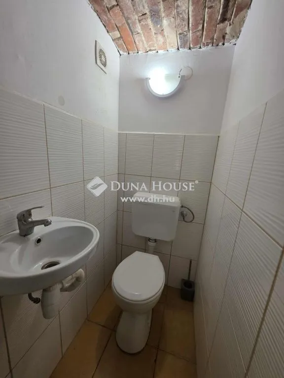Bagni - 4-Bedroom Apartment with Garden in Pécs