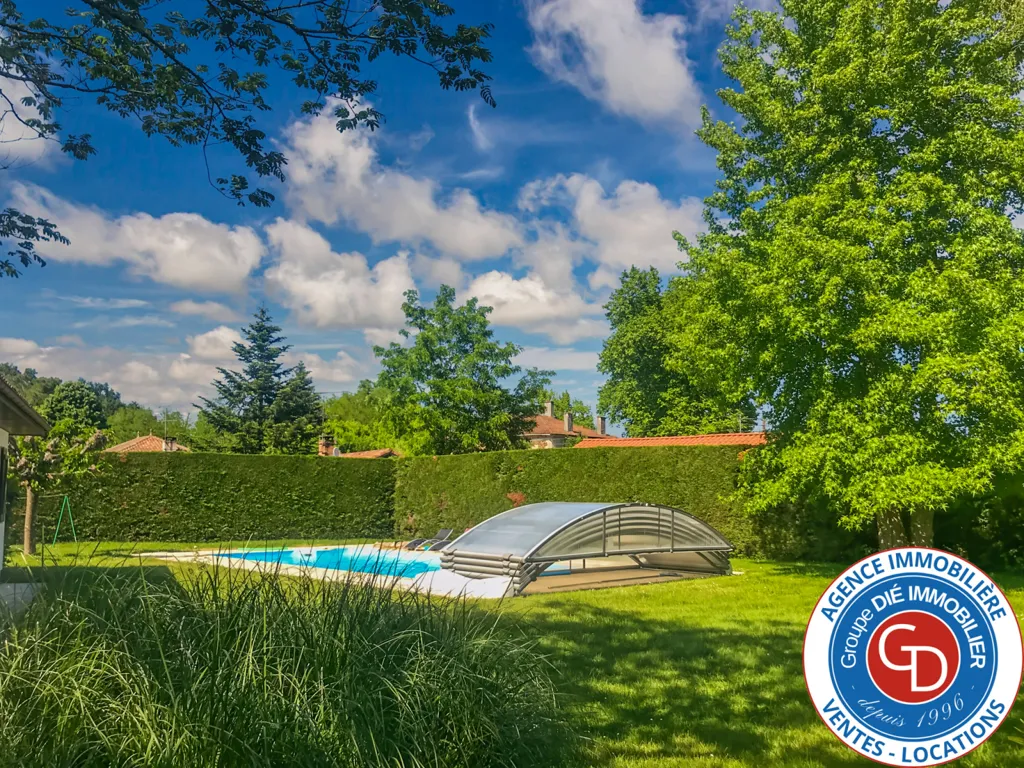 Villa de Plain-Pied avec Piscine à Pissos