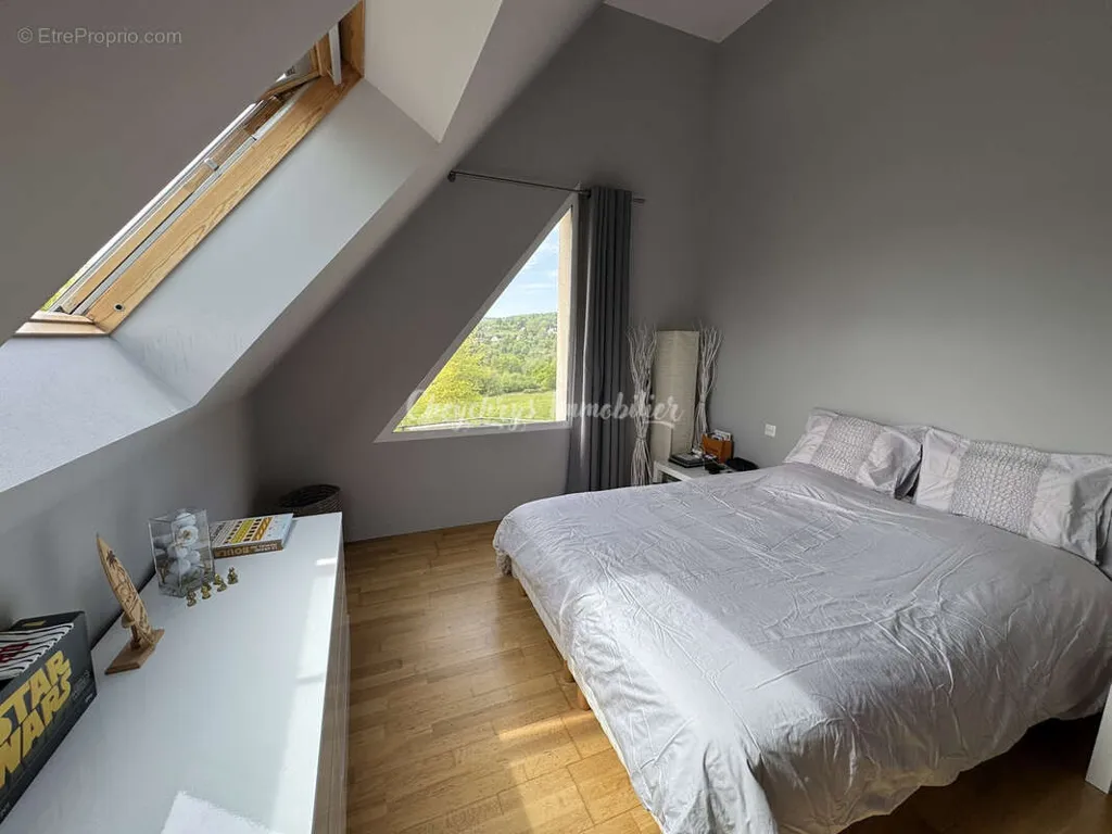 Magamistoad - Contemporary Architectural House with Valley View