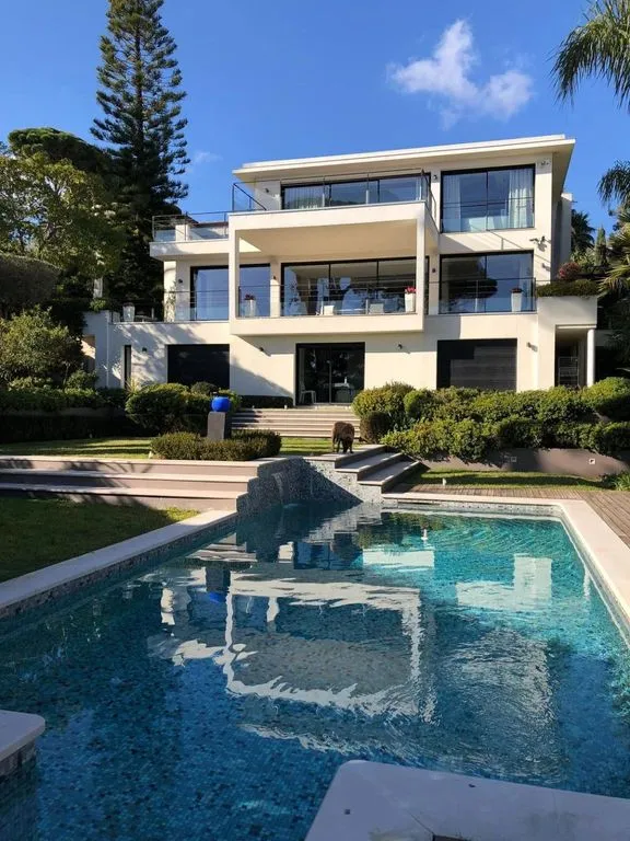 Piscine - Villa Contemporaine avec Vue Mer à Cannes