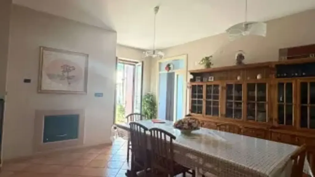 Salle à manger - Modern Apartment with Balcony in Avella