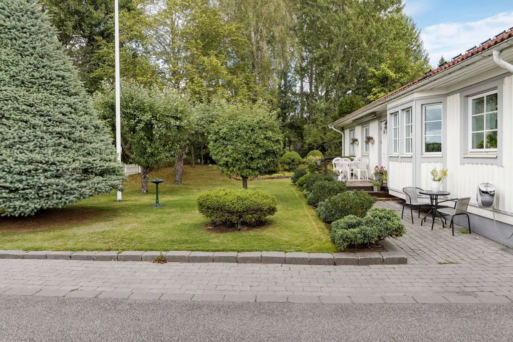 Exterior - One-Storey Villa with Garden in Skara