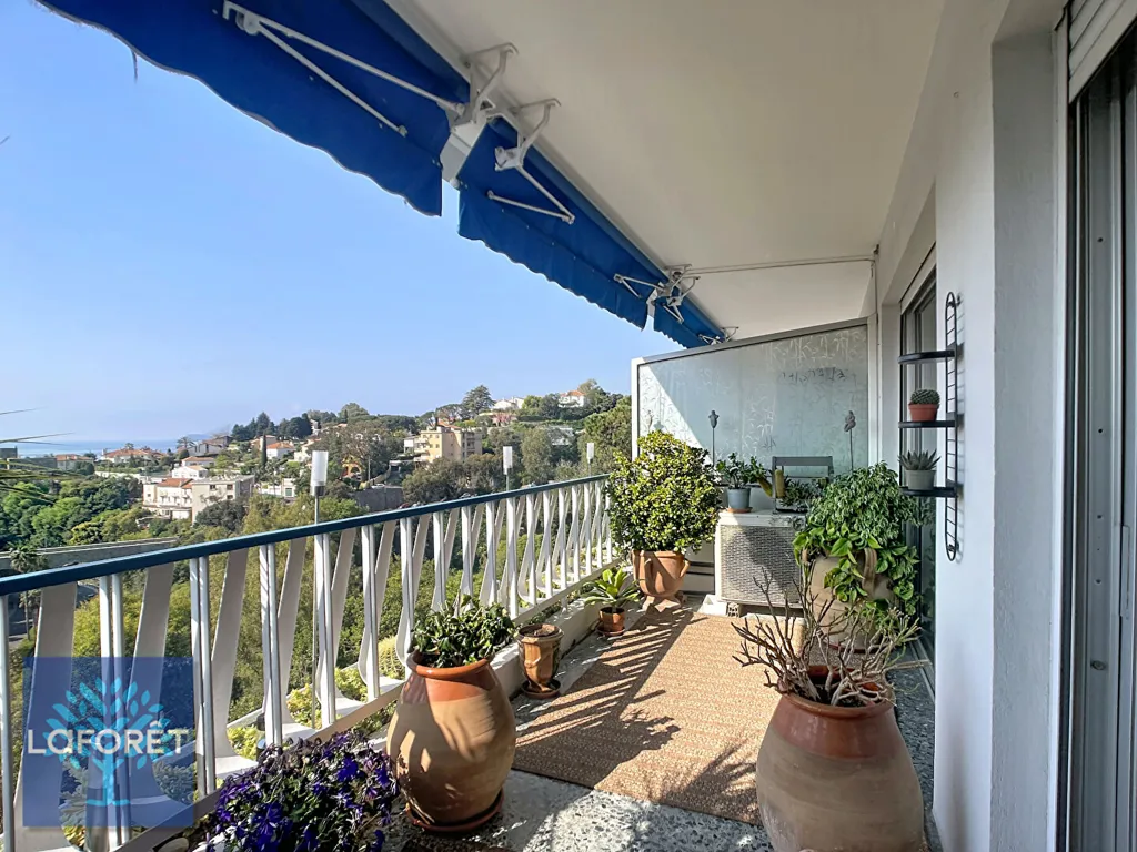 Rõdu - Renovated 2-Bed Apartment with Sea View in Cannes