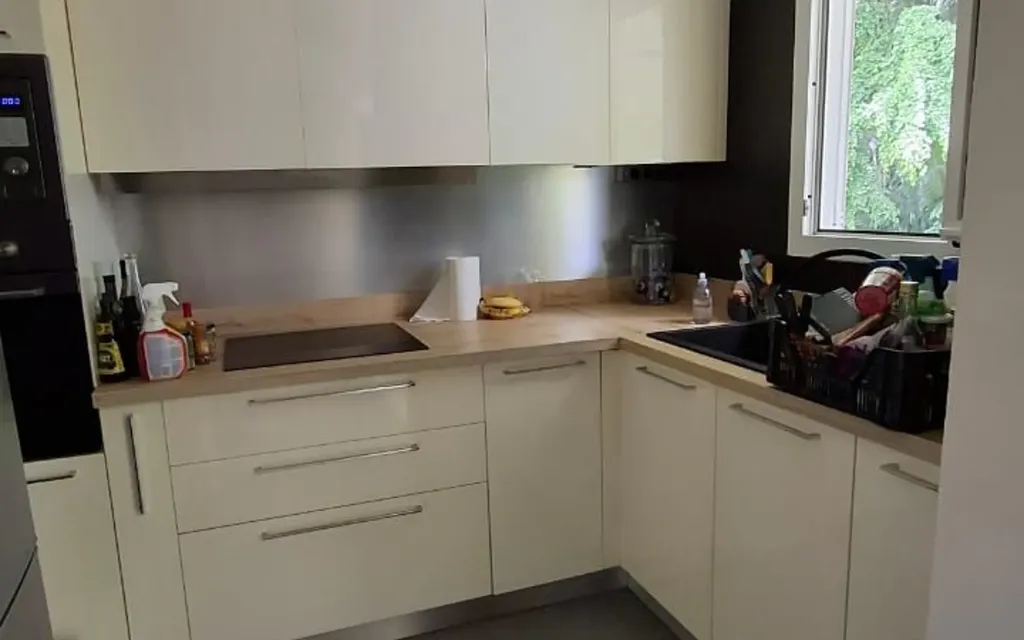Cuisine - Appartement T2 Meublé avec Terrasse à Petit-Bourg