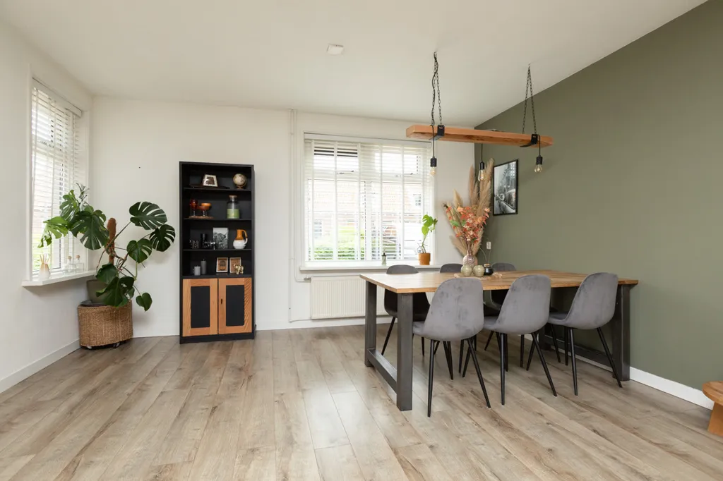Sala da pranzo - Modernised 1930s Semi-detached House in Bolsward