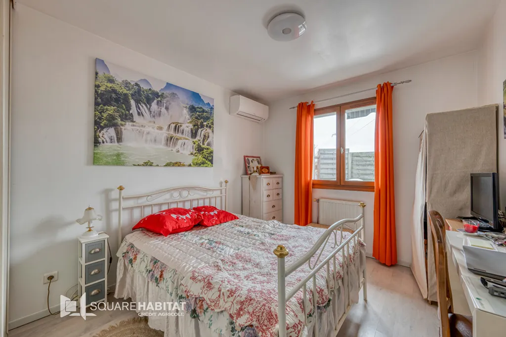 Bedrooms - Detached House with Studios in Carbon-Blanc