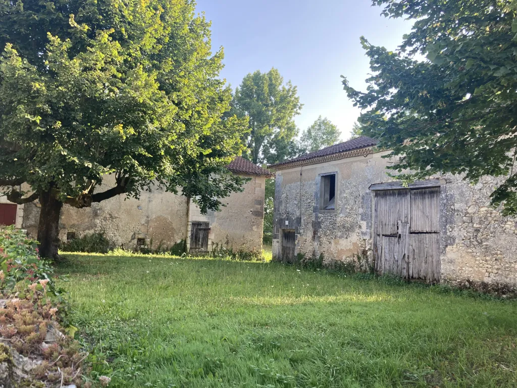 Välivaade - Restoration Project with Barn in Saint-Méard-de-Drône