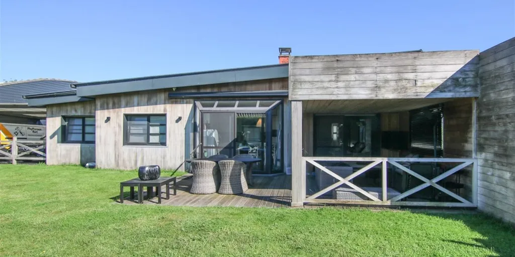 Aed - Ground Floor House with Warehouse in Gullegem
