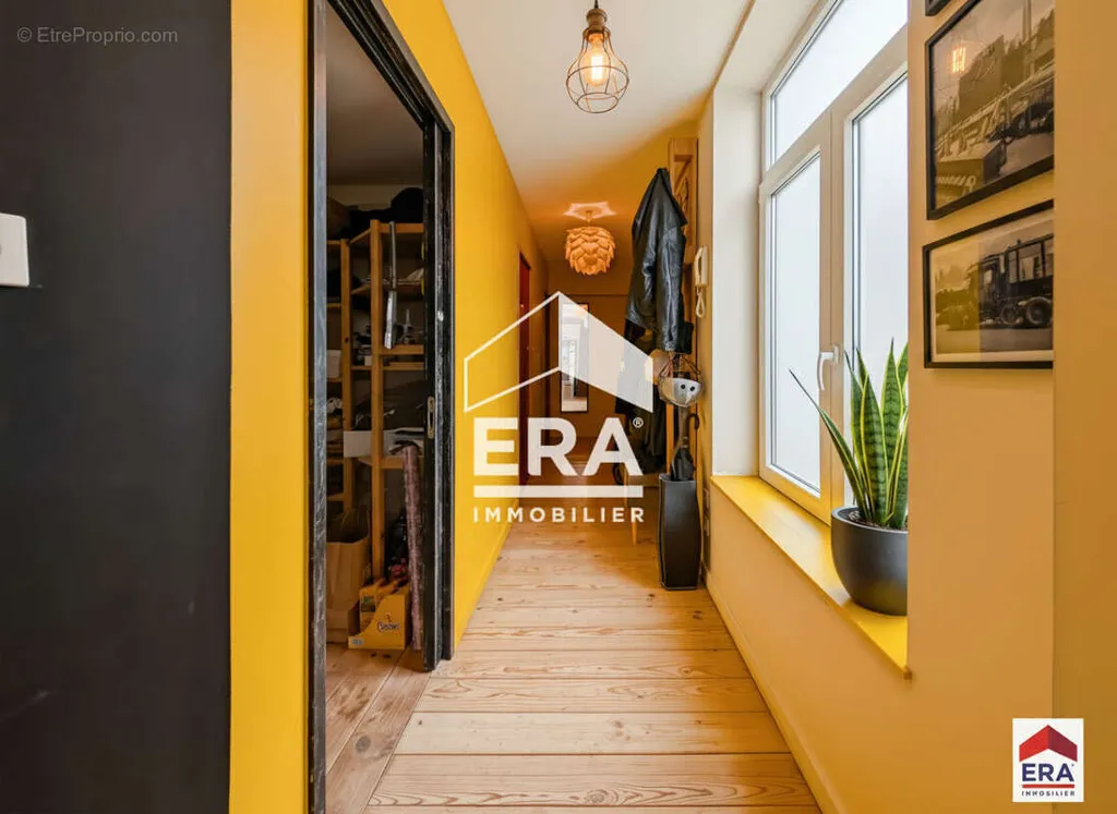 hallway_entrance