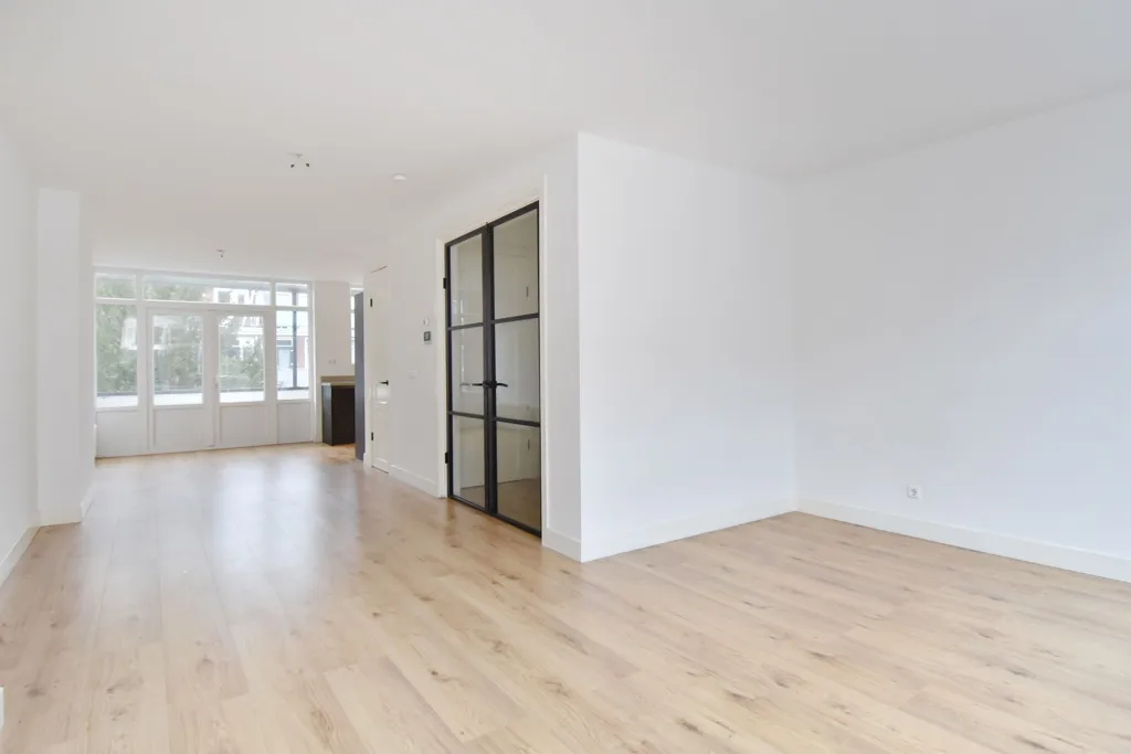 Séjour - Renovated Apartment with Balcony in Rotterdam