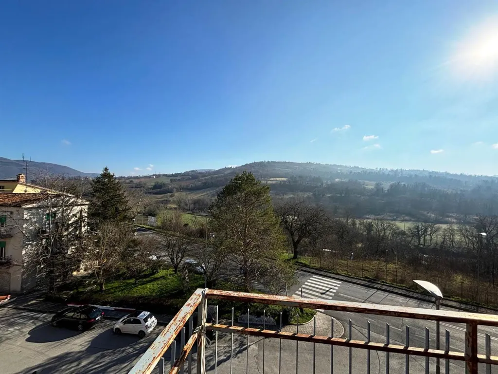 Rõdu - Apartment with Panoramic Terrace in Castelraimondo