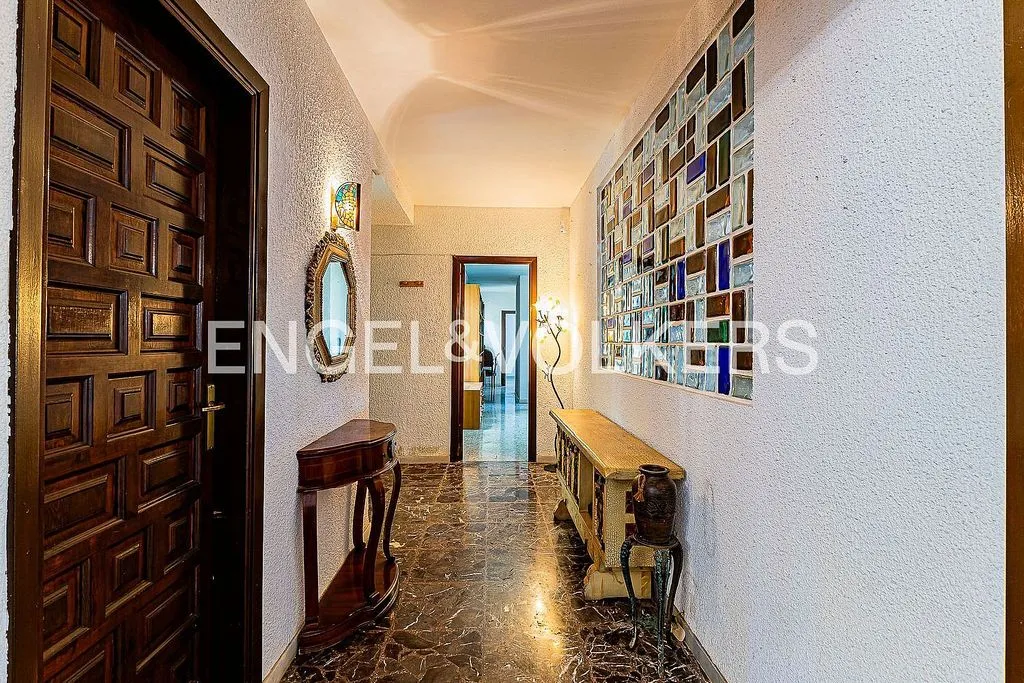 Esik - Single-Storey Chalet with Pool in El Parc de Cubelles