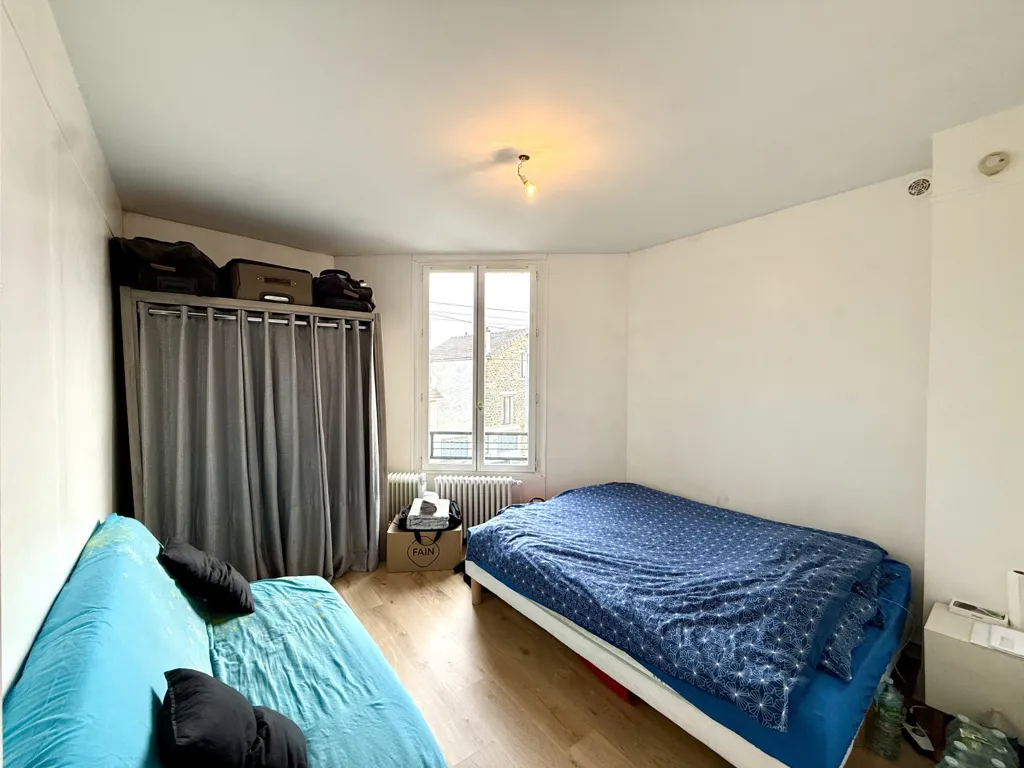 Magamistoad - 2-Bedroom Flat with Private Cellar in Bondy