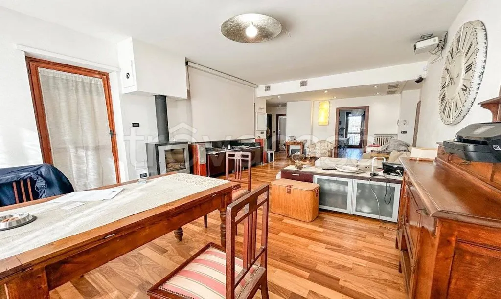 Salle à manger - Rearranged Apartment with Balcony in Santena