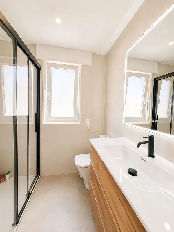 Bathrooms - Chalet with Terrace in Oleiros