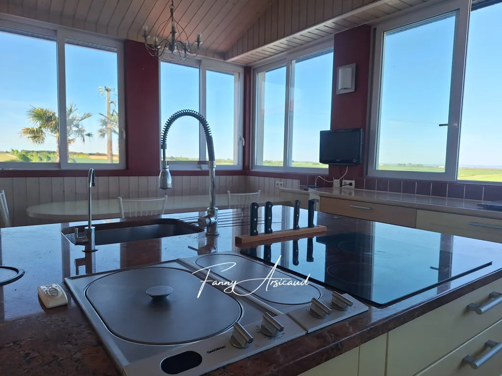 Cuisine - Maison avec Vue Mer et Piscine à Esnandes
