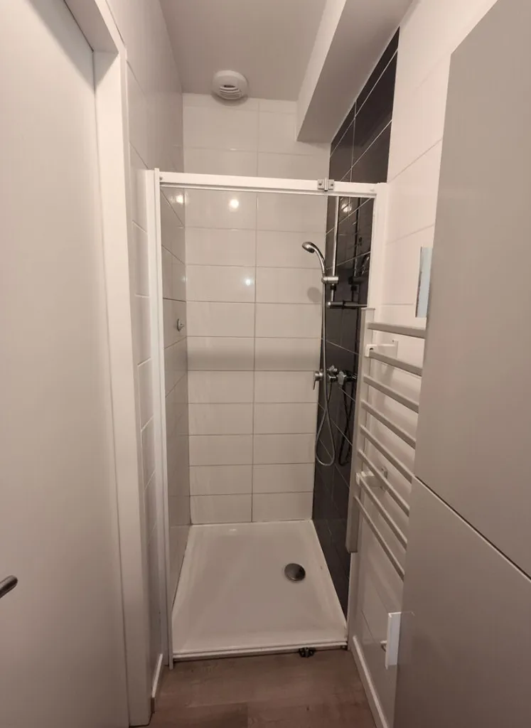 Bagni - Contemporary House with Suite in Elven Centre