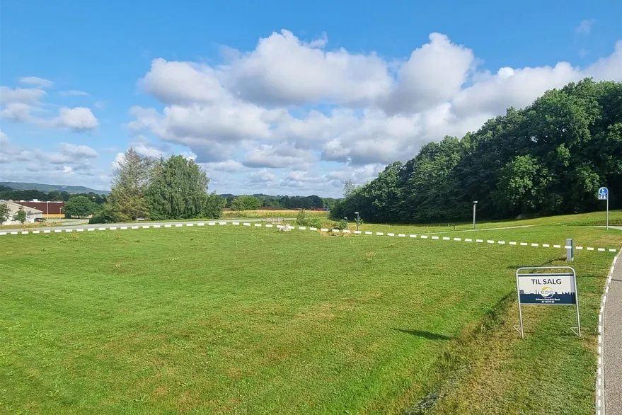 Jardin - Architectural Plot with Forest View in Kildebjerg Ry