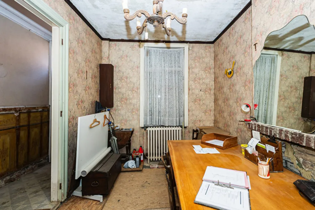 Kabinet - House with Renovation Potential in Frameries