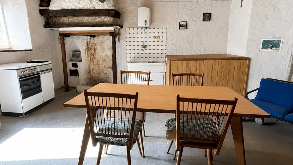 Salle à manger - Alpine Baita with Mountain Views in Canosio