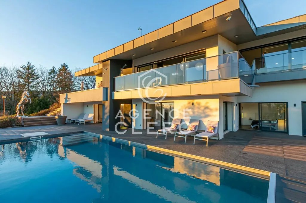 Piscine - Villa Contemporaine avec Vue Lac à Pringy