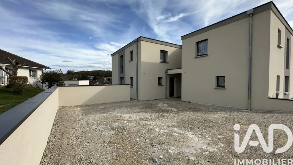 Extérieur - Maison Duplex avec Terrasse et Jardin à École-Valentin