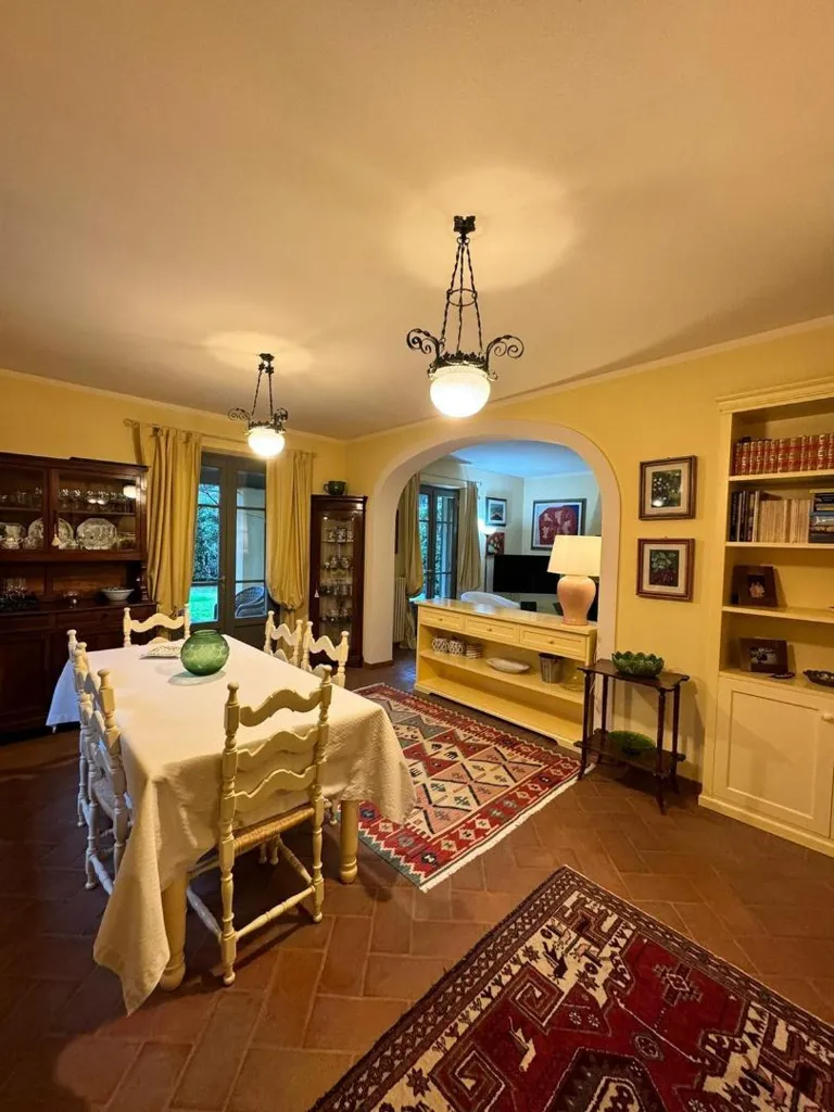 Söögituba - Villa with Garden in Forte Dei Marmi Centre