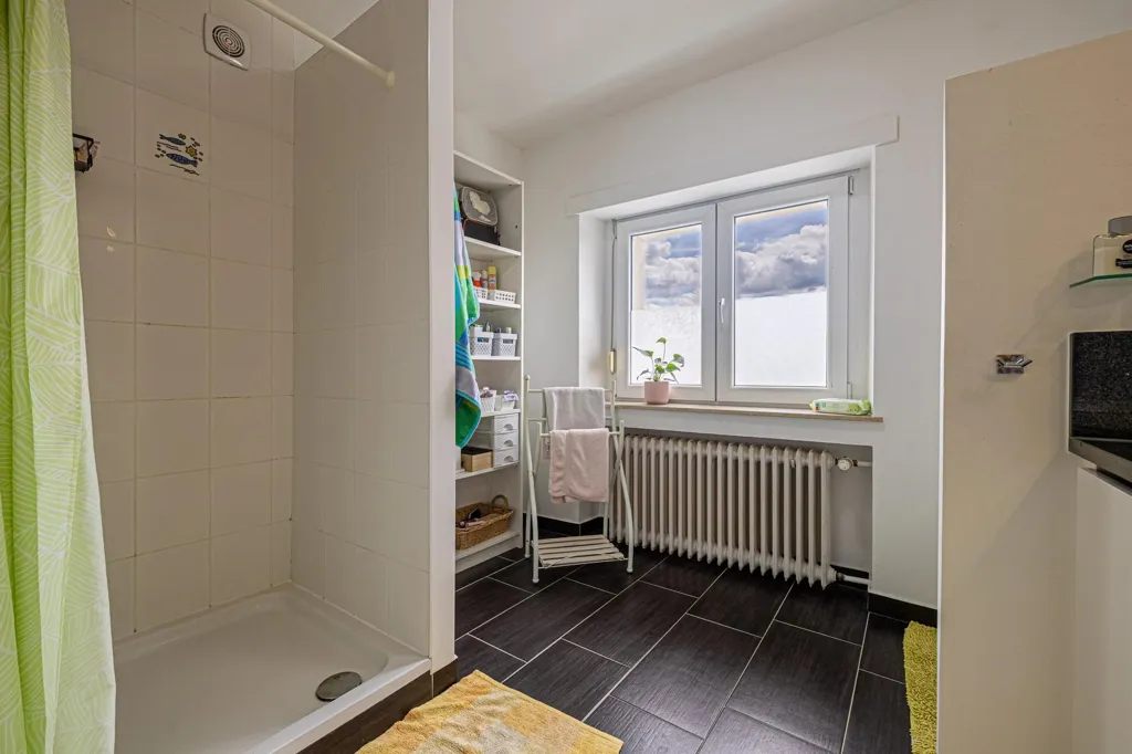 Bathrooms - Spacious Maison with Garden in Soleuvre