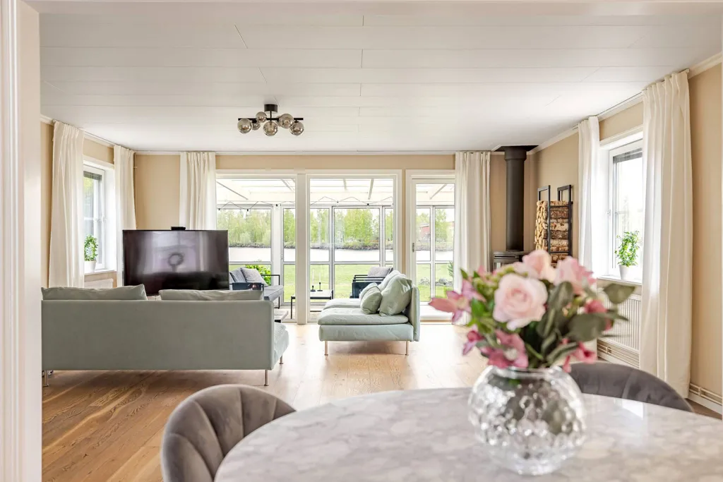 Salle à manger - Villa with Lake View in Falun