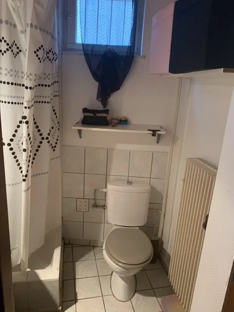 Bathrooms - Studio with Courtyard in Strasbourg's Krutenau