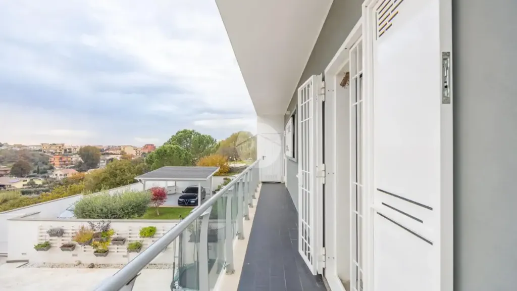 Balcon - Bifamiliar Villa with Pool in Castelverde, Rome