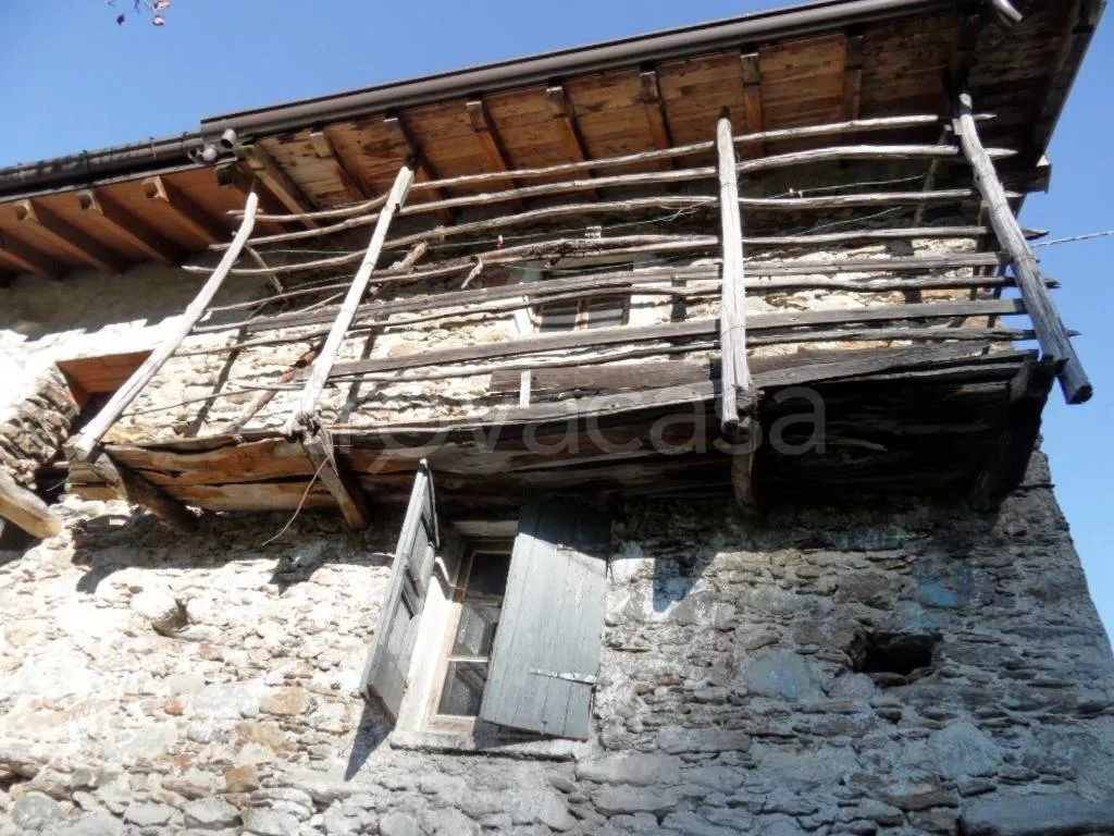 Extérieur - Rustic Property with Balcony in Colico