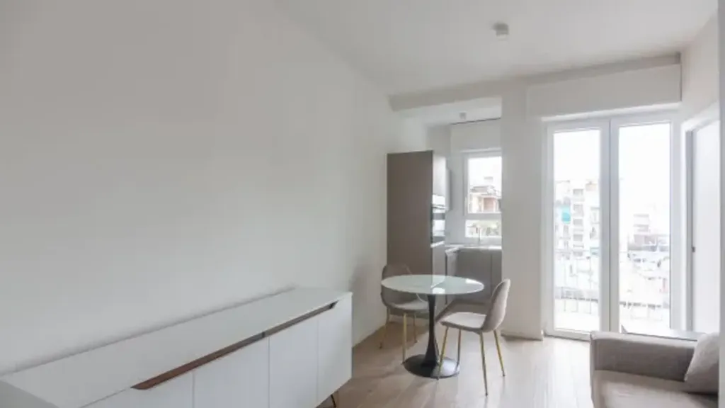 Elutuba - Fully Furnished Flat with Balcony in Milan